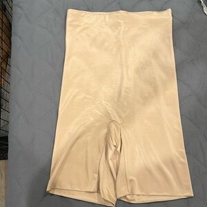SPANXshape Invisible Mid-Thigh Short
